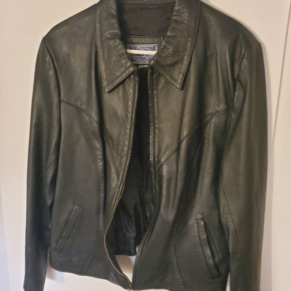 COAT USET. woman or man used looks very good